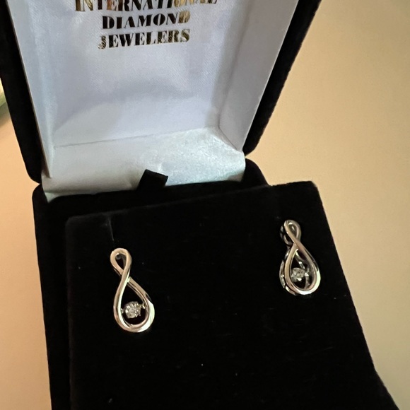Dancing Diamond Earrings - Picture 4 of 7
